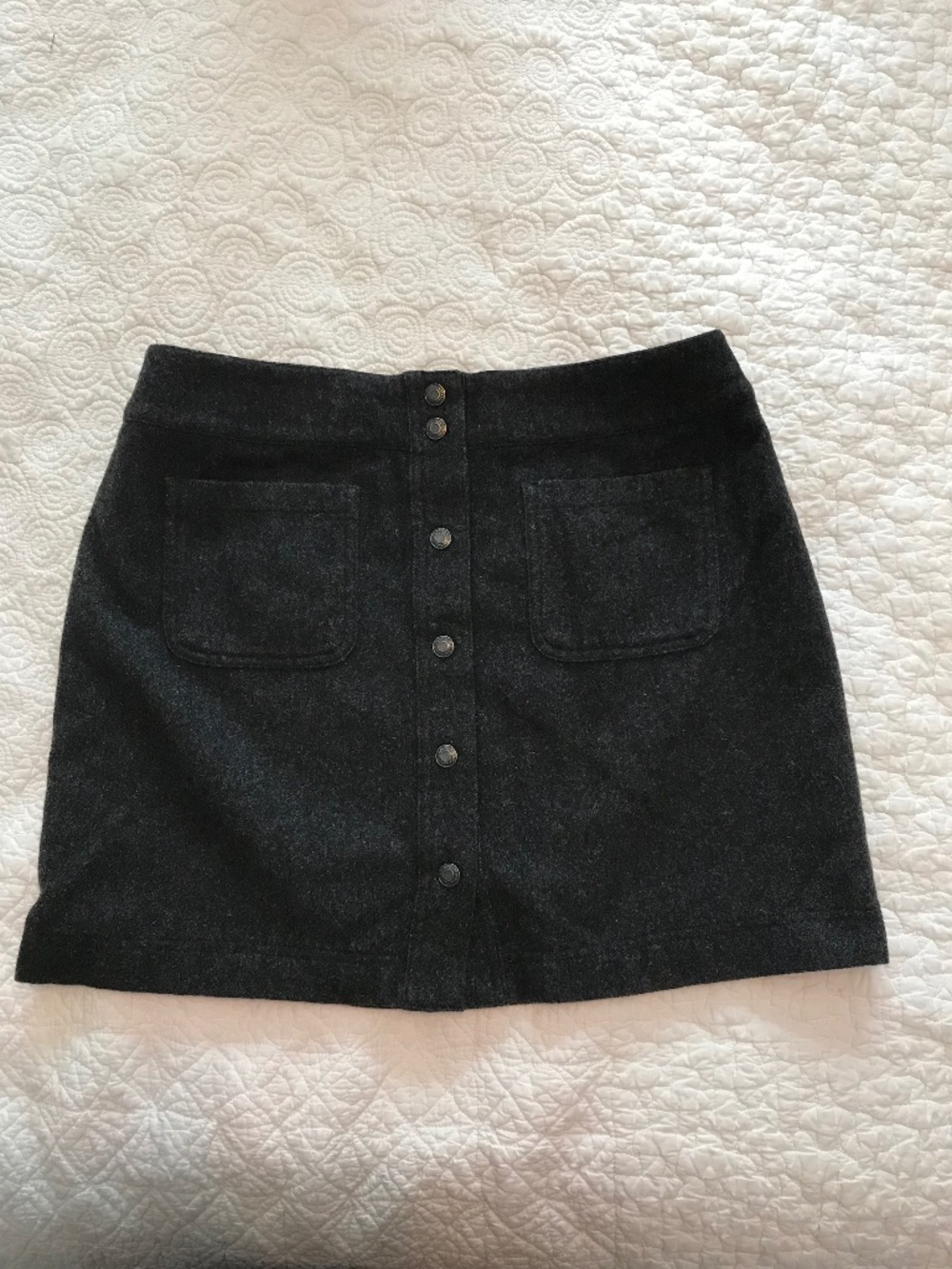 GAP heather gray wool lined miniskirt with pockets & snap closures (12)